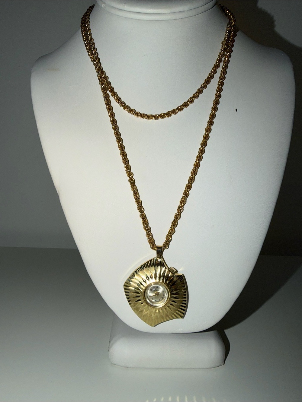 Vintage Signed Endura Gold-Tone Watch Pendant Long Link Necklace